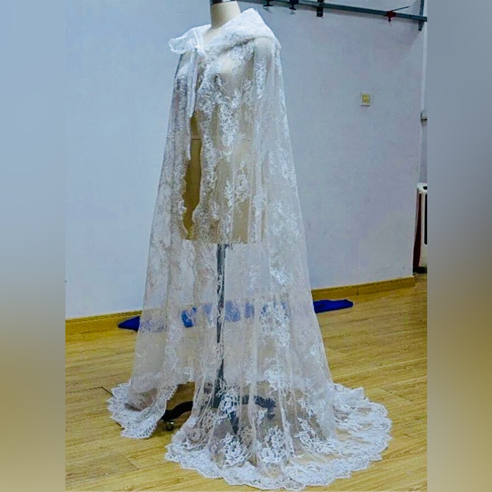 Lace Cloak - Floral Mantilla Lace in ivory